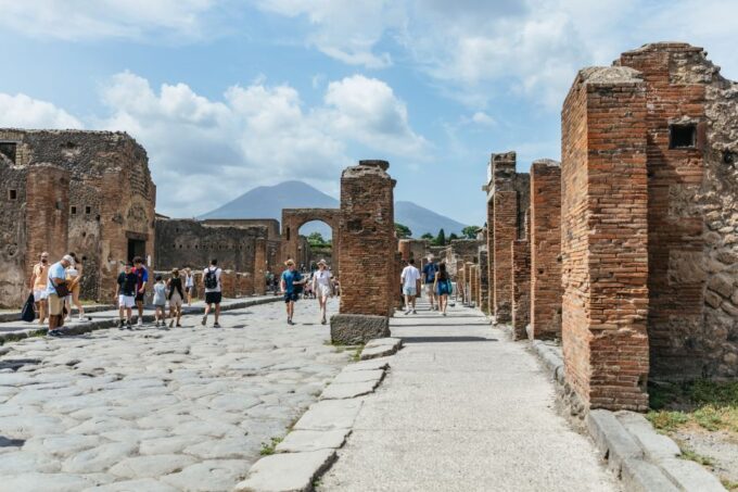 From Rome: Day Trip to Pompeii With Tickets and Pizza Lunch - Guided Tours and Audio Options