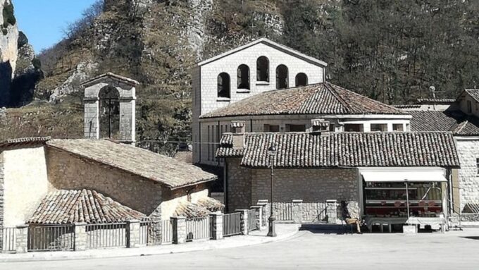 From Rome: Full-Day Small Group Tour to Cascia and Spoleto - Cathedral of Spoleto and Etruscan/Roman Buildings
