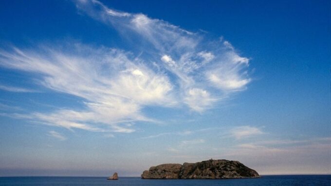 From Roses: Medes Islands Boat Tour With El Estartit Visit - Audio Guide and Language Options