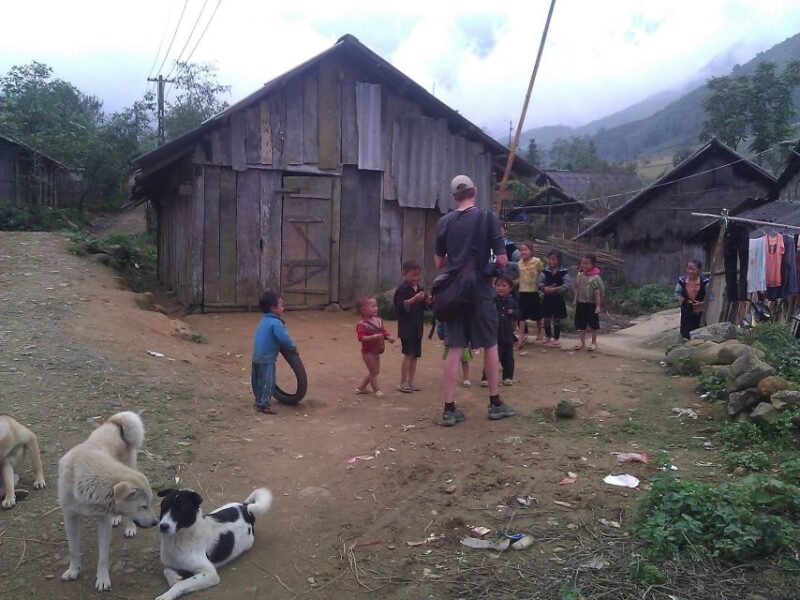 From Sa Pa: 5-Hour Muong Hoa Valley Trek and Ethnic Tribes - Contrast Between Black Hmong and Dzay