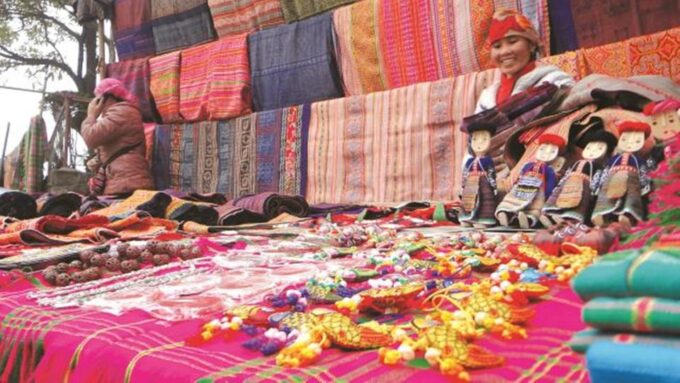 From Sa Pa: Sunday Bac Ha Market Group Tour - Lao Cai City