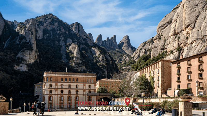 From Salou: Montserrat Monastery & 4 Hours in Barcelona - Experience and Flexibility
