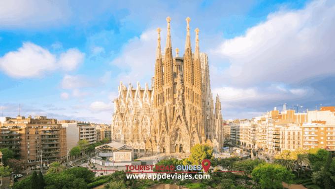 From Salou: Montserrat Monastery & 4 Hours in Barcelona - Montserrat Monastery Exploration