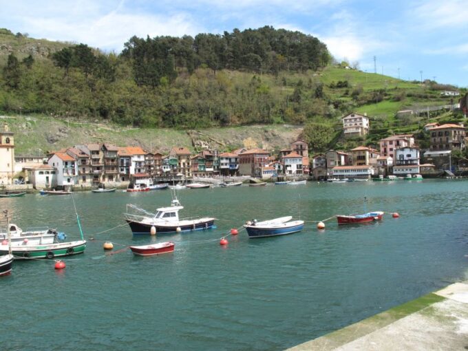 From San Sebastian: Hondarribia, San Pedro & San Juan Tour - Exploring Hondarribia