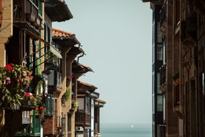From San Sebastian: Hondarribia Sightseeing and Pintxos - Try Local Pintxos