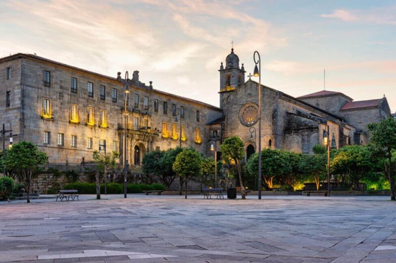 From Santiago: Christmas Lights of Vigo And Pontevedra - Inclusions