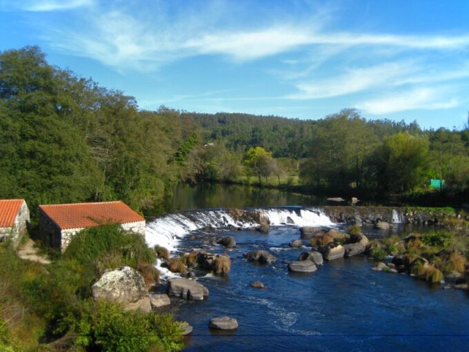From Santiago: Finisterre Lighthouse Sunset Tour - Explore the Medieval Village of Pontemaceira