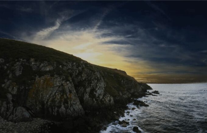 From Santiago: Finisterre Lighthouse Sunset Tour - Experience the Sunset at Cape Finisterre
