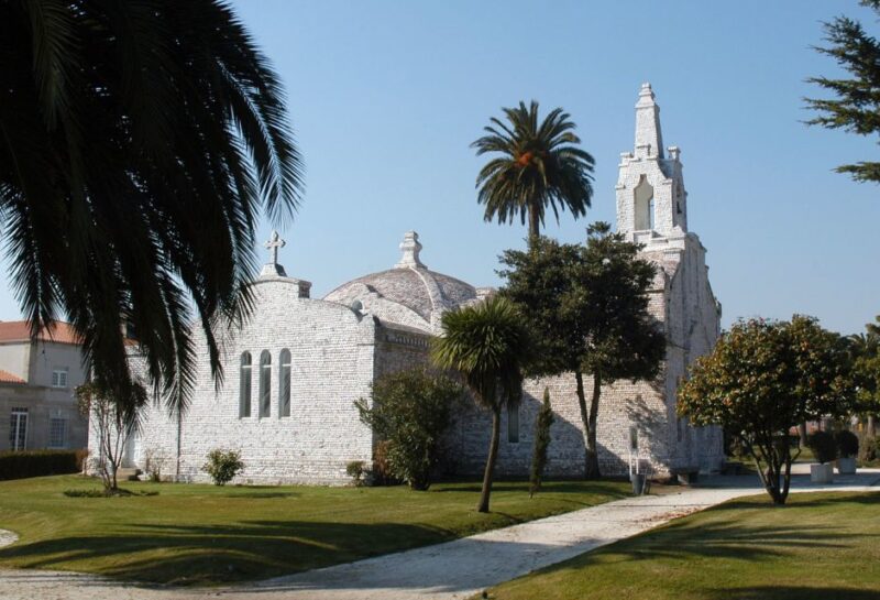 From Santiago: Tour to Rias Baixas With Boat, Seafood & Wine - Combarro: Visit and Tour