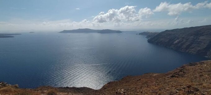 From Santorini: Guided Oia Morning Tour With Breakfast - Exploring Oia