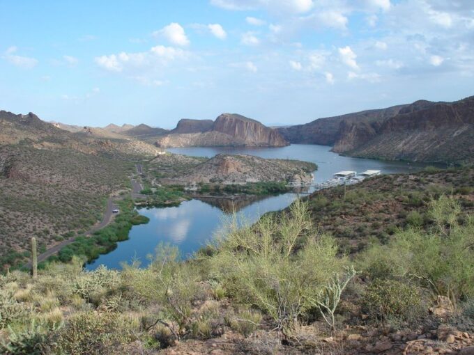 From Scottsdale/Phoenix: Apache Trail Day Tour - Scenic Boat Ride