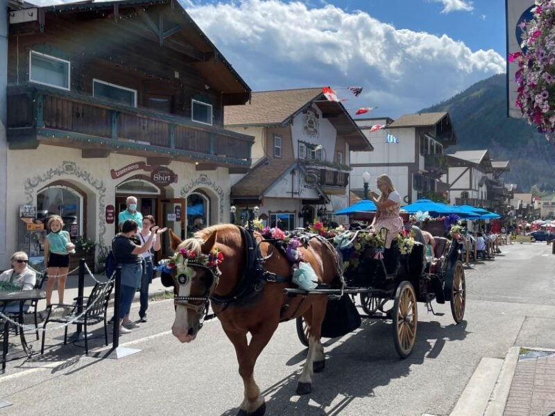 From Seattle/Kirkland/Bellevue: Exclusive Leavenworth Tour - Scenic Drives