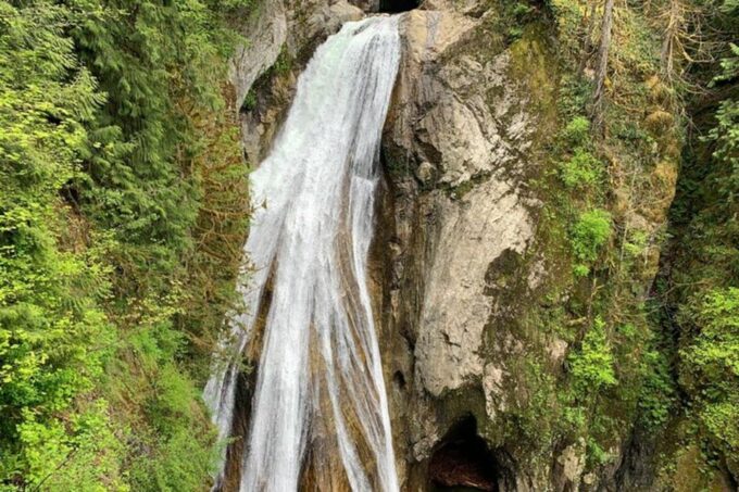 From Seattle: Pacific Northwest Waterfalls & Hiking Tour - Booking and Cancellation