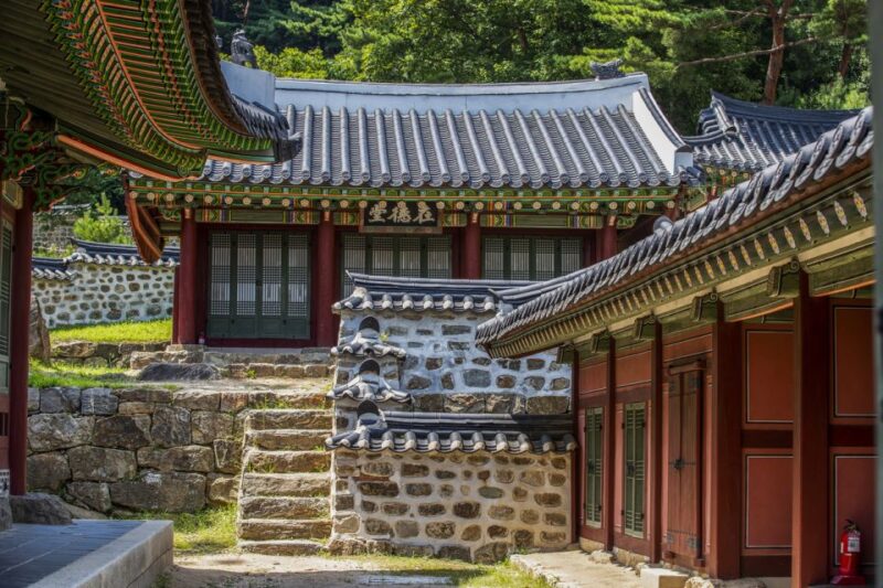 From Seoul: Suwon Hwaseong Fortress & Folk Village Day Tour - Discovering Suwon Hwaseong Fortress