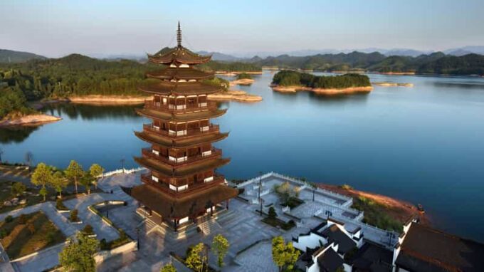 From Shanghai: Hangzhou Private Day Trip by Bullet Train - Lingyin Temple or Huxueyan