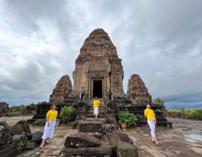 From Siem Reap: Angkor Wat Sunrise and Temples E-Bike Tour - Sunrise at Angkor Wat
