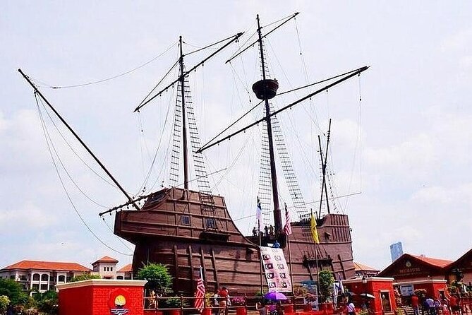 From Singapore: Malacca Guided Day Tour (Via Drive-Thru Border) - Itinerary Highlights