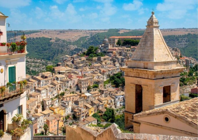 From Siracusa to Taormina: Ragusa, Noto & Chocolate Tasting - Noto Visit