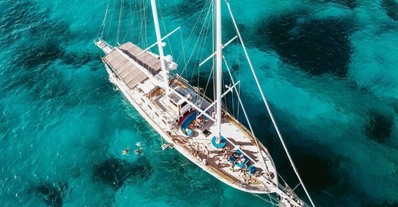 From Sliema: Round Malta Cruise With Lunch and Transfers - Onboard Facilities and Amenities