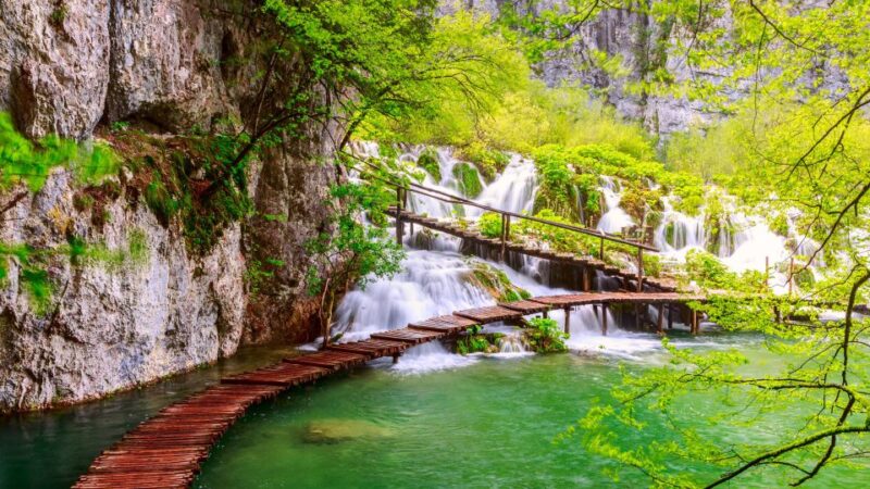 From Split: Transfer to Zagreb With Stop at Plitvice Lakes - Good To Know