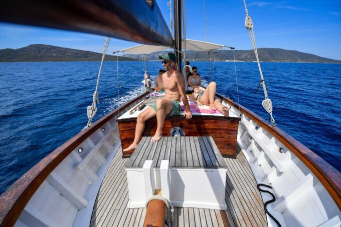 From Stintino: Vintage Sailboat Tour to Asinara With Lunch - Live Guide and Reviews