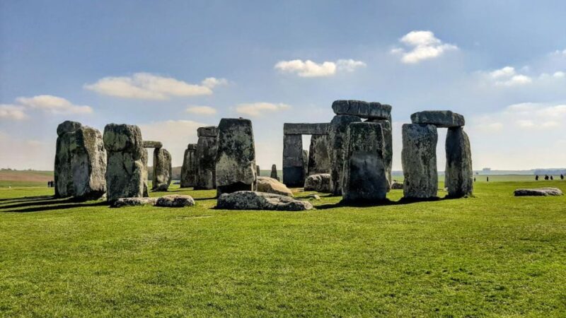 From Stratford-on-Avon/Moreton-in-Marsh: Bath & Stonehenge - Optional Walking Tour