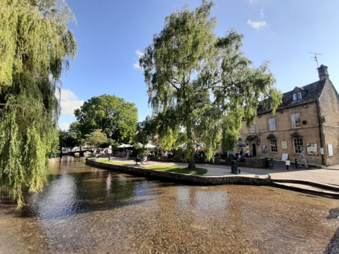 From Stratford-upon-Avon / Moreton-in-Marsh: Cotswolds Tour - Stow-on-the-Wold Lunch Stop