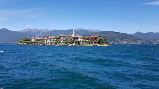 From Stresa: Isola Pescatori Hop-on Hop-off Boat Tour - Flexible Itinerary and Boat Service