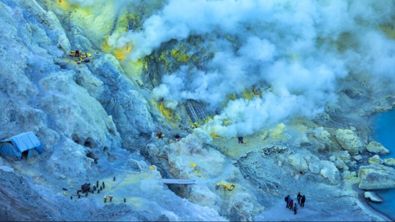 From Surabaya or Malang: Bromo & Ijen Blue Fire 2D - Midnight Pickup and Transfers