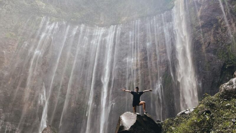 From Surabaya or Malang: Mount Bromo & Tumpak Sewu 2D - Language and Group Details