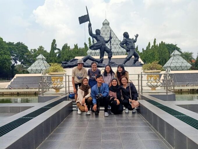 From Surabaya Port: Cultural and Historical Guided City Tour - Booking and Payment