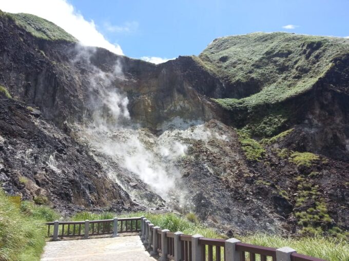 From Taipei: Beitou Hotsprings and Yangmingshan Volcano Tour - Important Information
