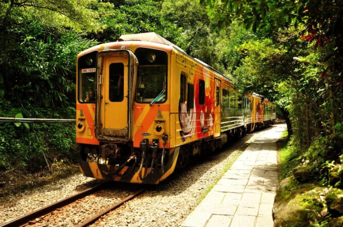 From Taipei: Full-Day Trip to Jiufen, Yehliu, Shifen & More - Northeast Coast History and Geology