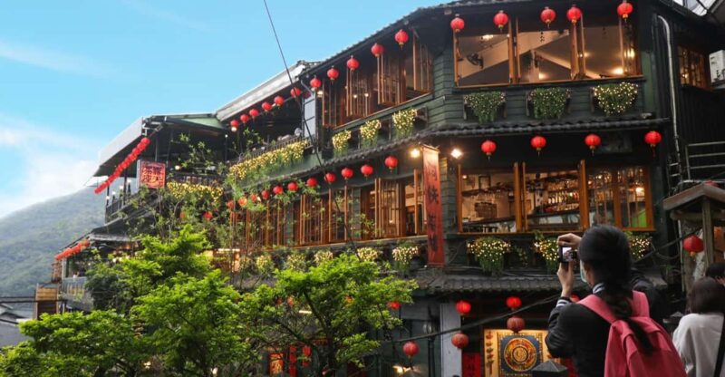 From Taipei: Shifen, Jiufen, and Yehliu Geopark Day Tour - Itinerary Highlights
