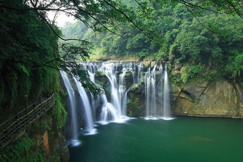 From Taipei: Shifen, Jiufen, and Yehliu Geopark Day Tour - Customer Reviews
