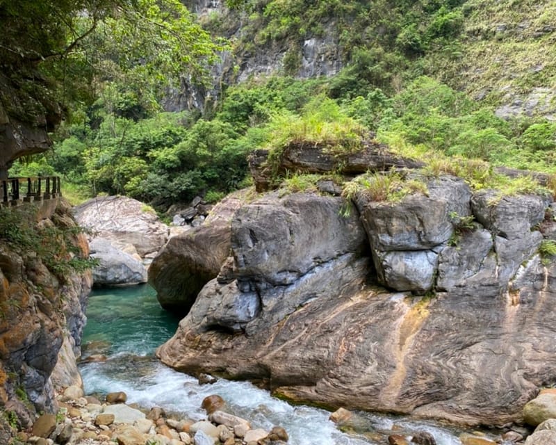 From Taipei: Taroko Gorge Day Tour by Train - Key Stops