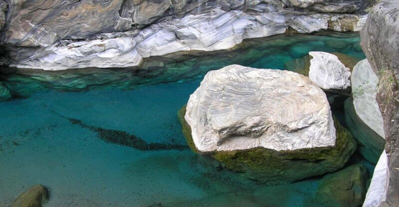 From Taipei: Taroko Gorge Day Tour by Train - Key Stops