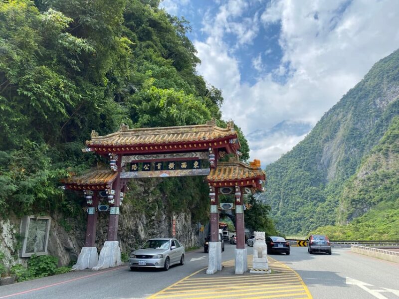 From Taipei: Taroko Gorge Day Tour by Train - Itinerary Highlights