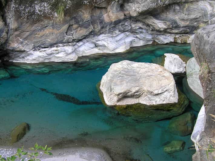 From Taipei: Taroko Gorge Day Tour by Train - Key Stops