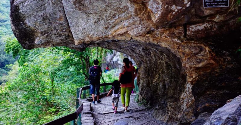 From Taipei: Taroko Gorge Private Tour - Experience Highlights
