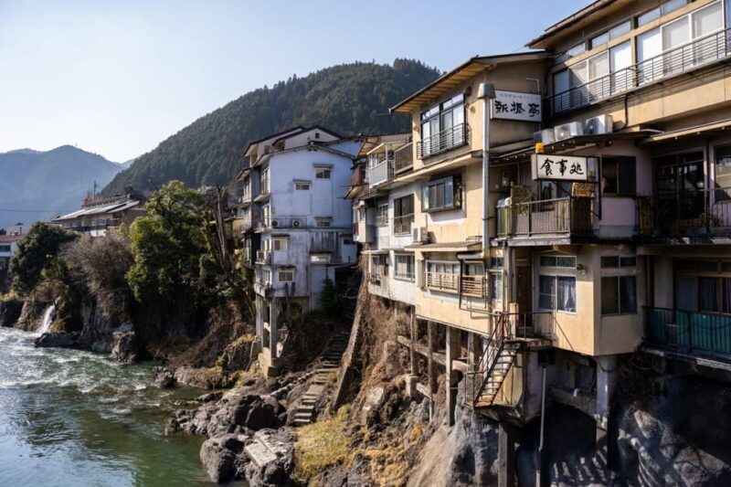 From Takayama: Gujo Hachiman -History, Traditions and Crafts - Key Points