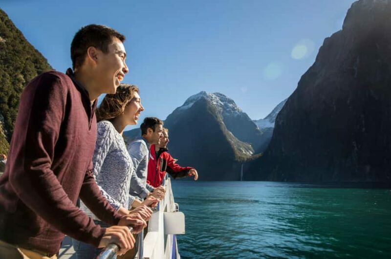 From Te Anau: Milford Sound Premium Bus Tour and Cruise - Food and Refreshments