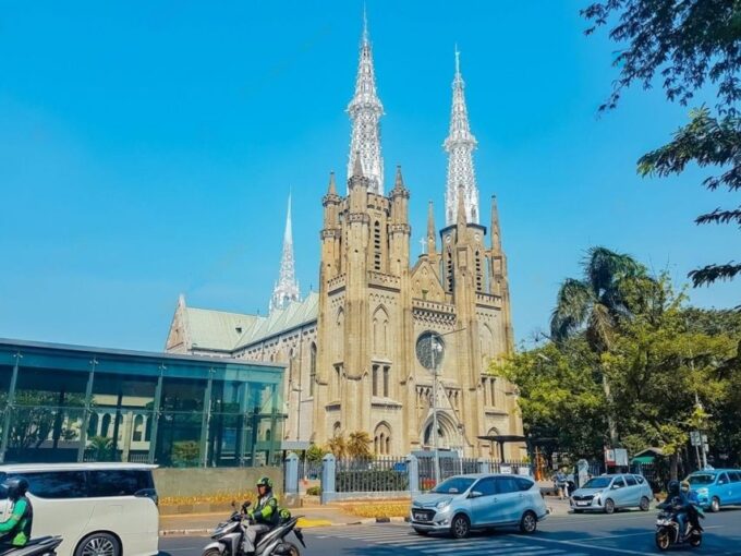 From the Airport: Welcome to the Highlights Tour of Jakarta - Old City Exploration