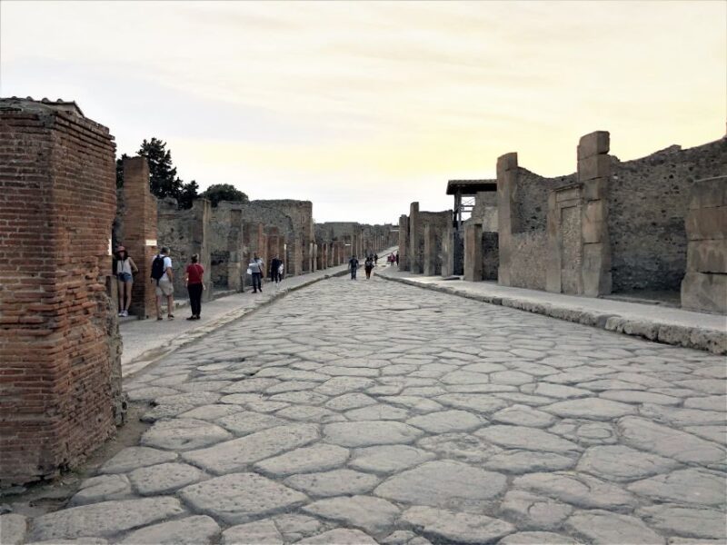 From the Amphitheater to the House of the Faun - Uncovering Roman Daily Life
