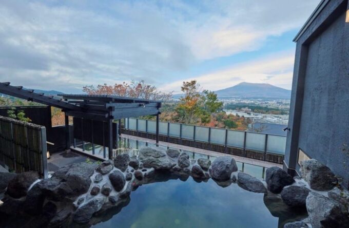 From Tokyo: Fuji Mountain Skiing and Hot Spring Day Trip - What to Bring and Wear