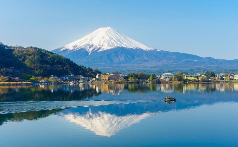 From Tokyo: Mt. Fuji Day Tour With Oshino Hakkai & Ropeway - Discovering the Oshino Hakkai Springs
