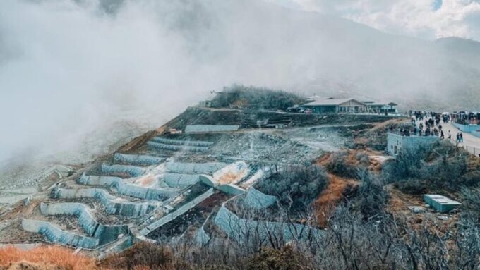 From Tokyo: Mt Fuji Private Day Tour In Land Cruiser ZX - Enchanting Oshino Hakkai Encounter