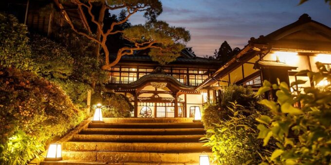 From Tokyo: Private Day Trip to Hakone With English Driver - Optional Visit to Odawara Castle Park