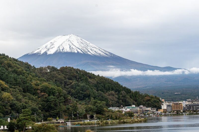 From Tokyo: Private Scenic Day Trip to Kawaguchi-Ko Lake - Relaxing Onsen Experience