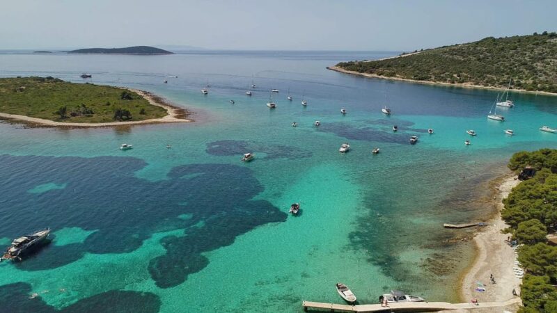 From Trogir/Kaštela: Private Blue Lagoon Speedboat Cruise - Inclusions and Equipment